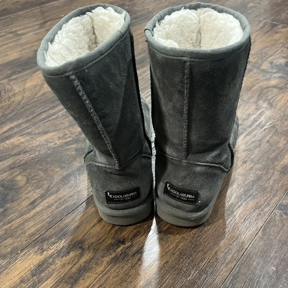 UGG Koolaburra Classic Short Boots Women's Sz 7 Gray Suede Faux Fur Lined